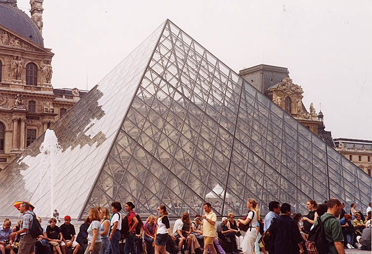 pyramid_louvre.jpg