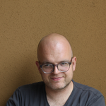 mikko_keltainen_tausta.png
