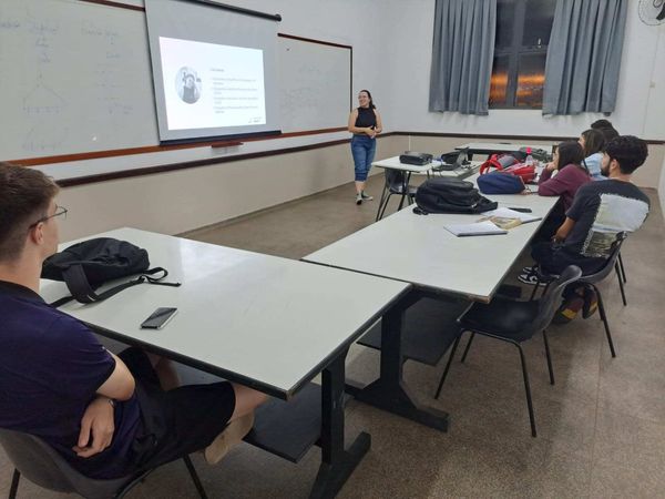 Apresentação da Lívia Dantas, Estudante Embaixadora em 2023, na UNAR.