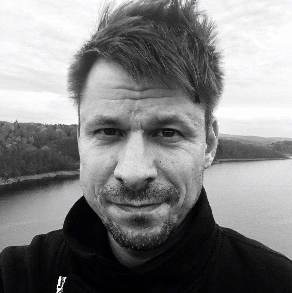 ProfilFOTOautora.jpg